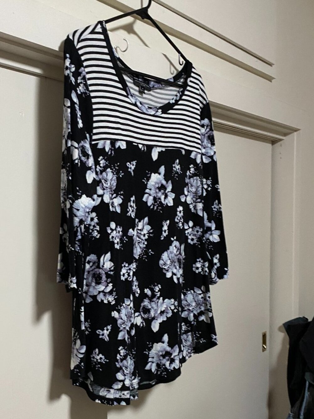 Black, White & Gray Super Cute & Comfy tunic, Signature Studio, size 1X